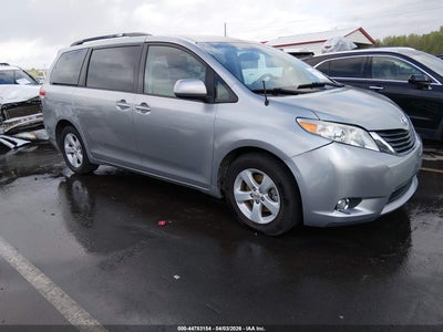 TOYOTA SIENNA 2011