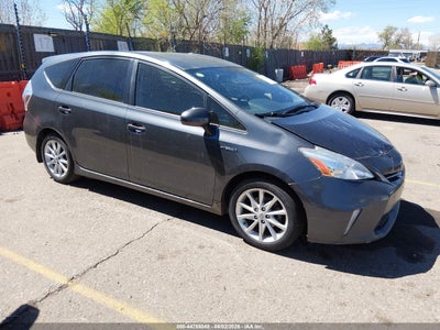 TOYOTA PRIUS V 2013