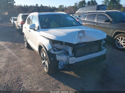 VOLVO XC40 2023