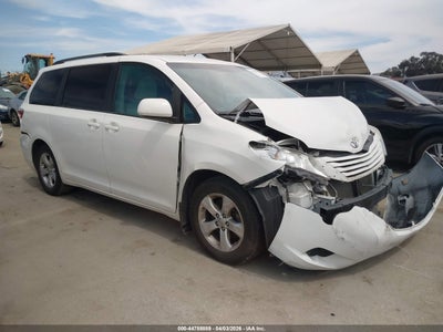 TOYOTA SIENNA 2016