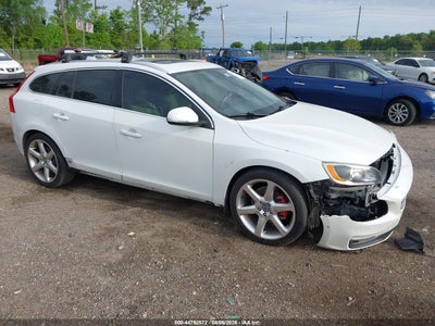 VOLVO V60 2015