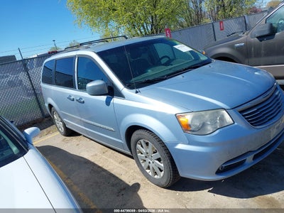 CHRYSLER TOWN & COUNTRY 2016