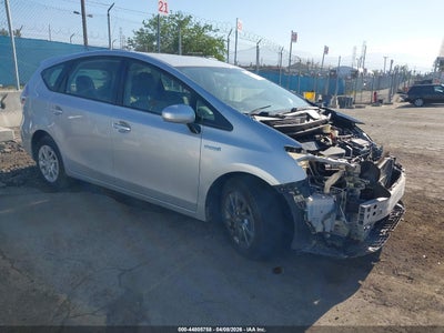 TOYOTA PRIUS V 2017