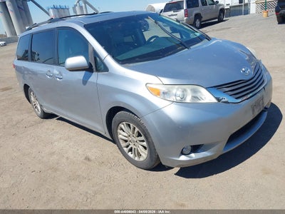 TOYOTA SIENNA 2011