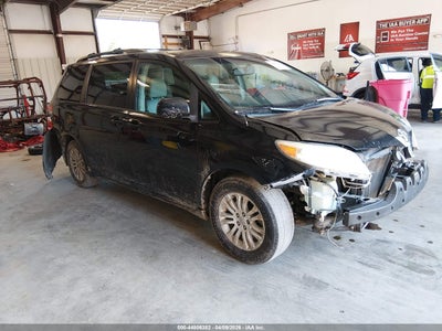 TOYOTA SIENNA 2011
