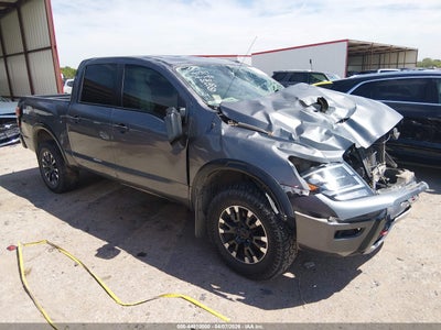 NISSAN TITAN 2021