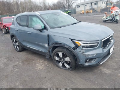VOLVO XC40 2022