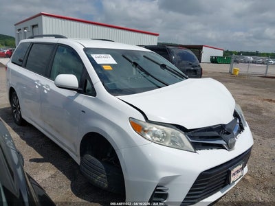TOYOTA SIENNA 2018