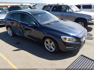 VOLVO V60 2015