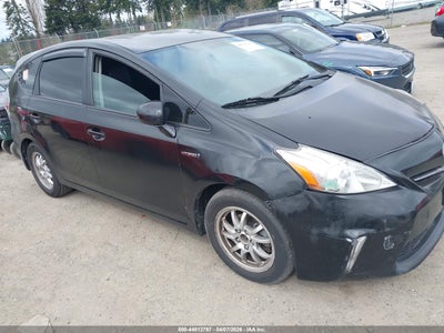 TOYOTA PRIUS V 2014