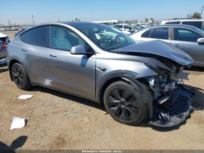 TESLA MODEL Y 2025