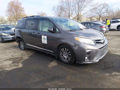TOYOTA SIENNA 2018