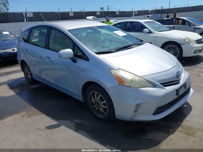 TOYOTA PRIUS V 2012