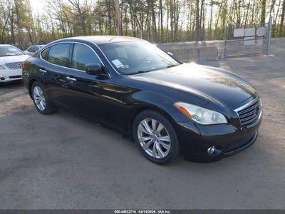 INFINITI M37 2011