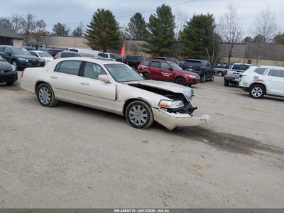 LINCOLN TOWN CAR 2003