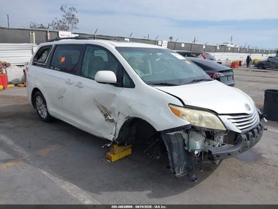 TOYOTA SIENNA 2011