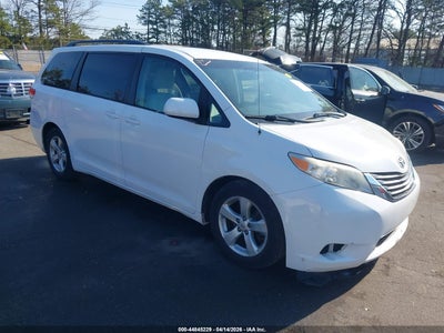 TOYOTA SIENNA 2011