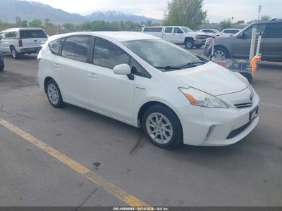 TOYOTA PRIUS V 2013
