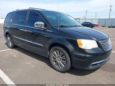 CHRYSLER TOWN & COUNTRY 2014