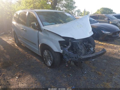 CHRYSLER TOWN & COUNTRY 2016