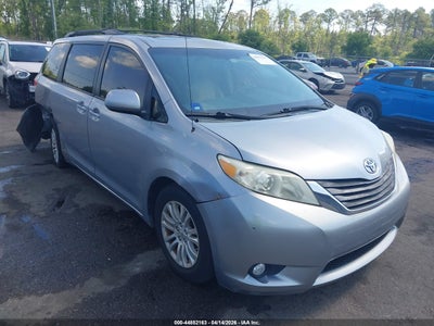 TOYOTA SIENNA 2011