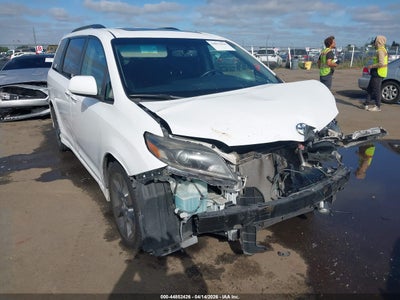 TOYOTA SIENNA 2016