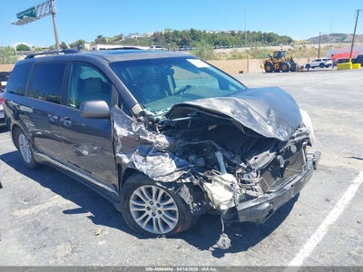 TOYOTA SIENNA 2011