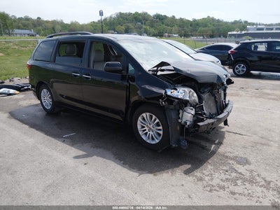 TOYOTA SIENNA 2016