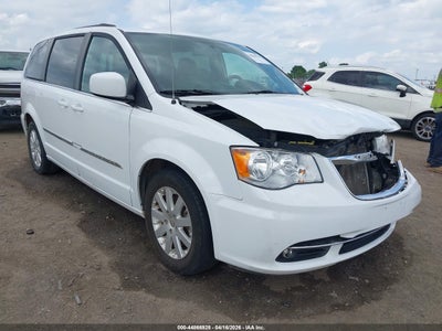 CHRYSLER TOWN & COUNTRY 2016