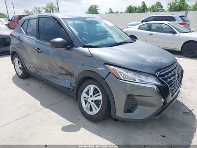 NISSAN KICKS PLAY 2025