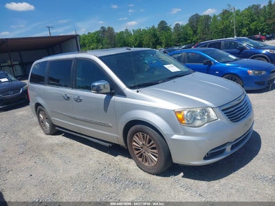 CHRYSLER TOWN & COUNTRY 2011