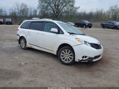 TOYOTA SIENNA 2011