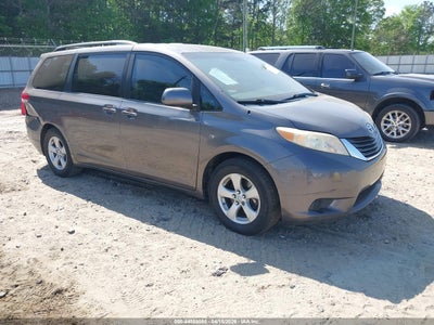 TOYOTA SIENNA 2011