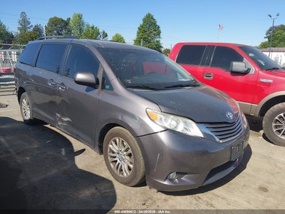 TOYOTA SIENNA 2015