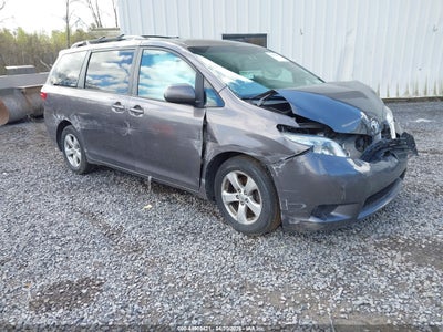 TOYOTA SIENNA 2016