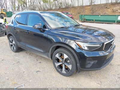 VOLVO XC40 2024