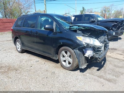 TOYOTA SIENNA 2015