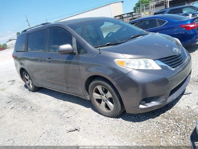 TOYOTA SIENNA 2012