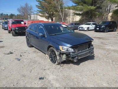 VOLVO V60 2015