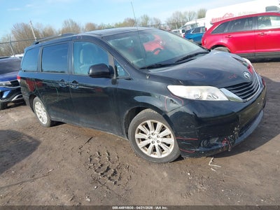 TOYOTA SIENNA 2013