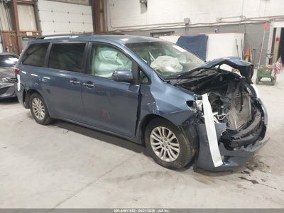 TOYOTA SIENNA 2016
