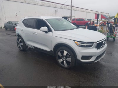 VOLVO XC40 2020