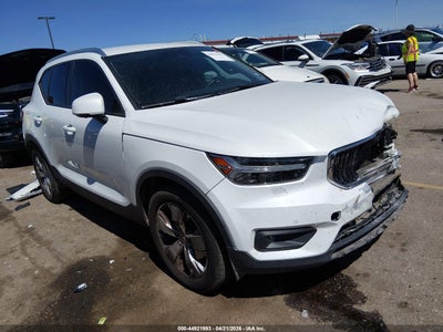 VOLVO XC40 2021