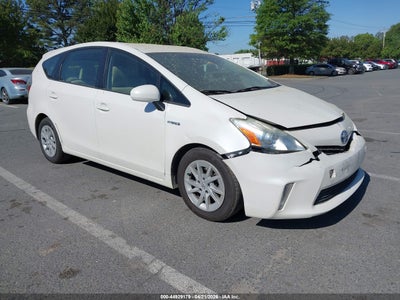 TOYOTA PRIUS V 2012