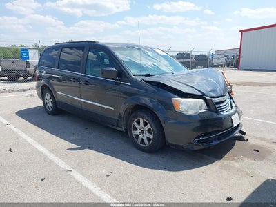 CHRYSLER TOWN & COUNTRY 2011