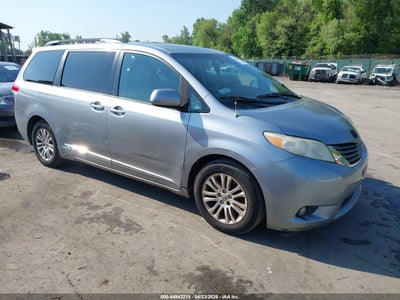 TOYOTA SIENNA 2013