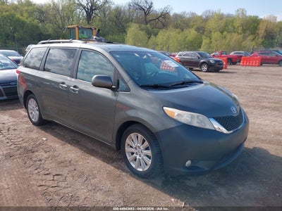 TOYOTA SIENNA 2012