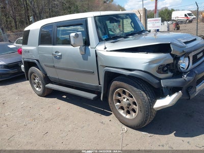 TOYOTA FJ CRUISER 2011