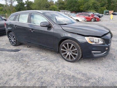 VOLVO V60 2015