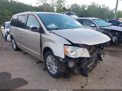 CHRYSLER TOWN & COUNTRY 2013